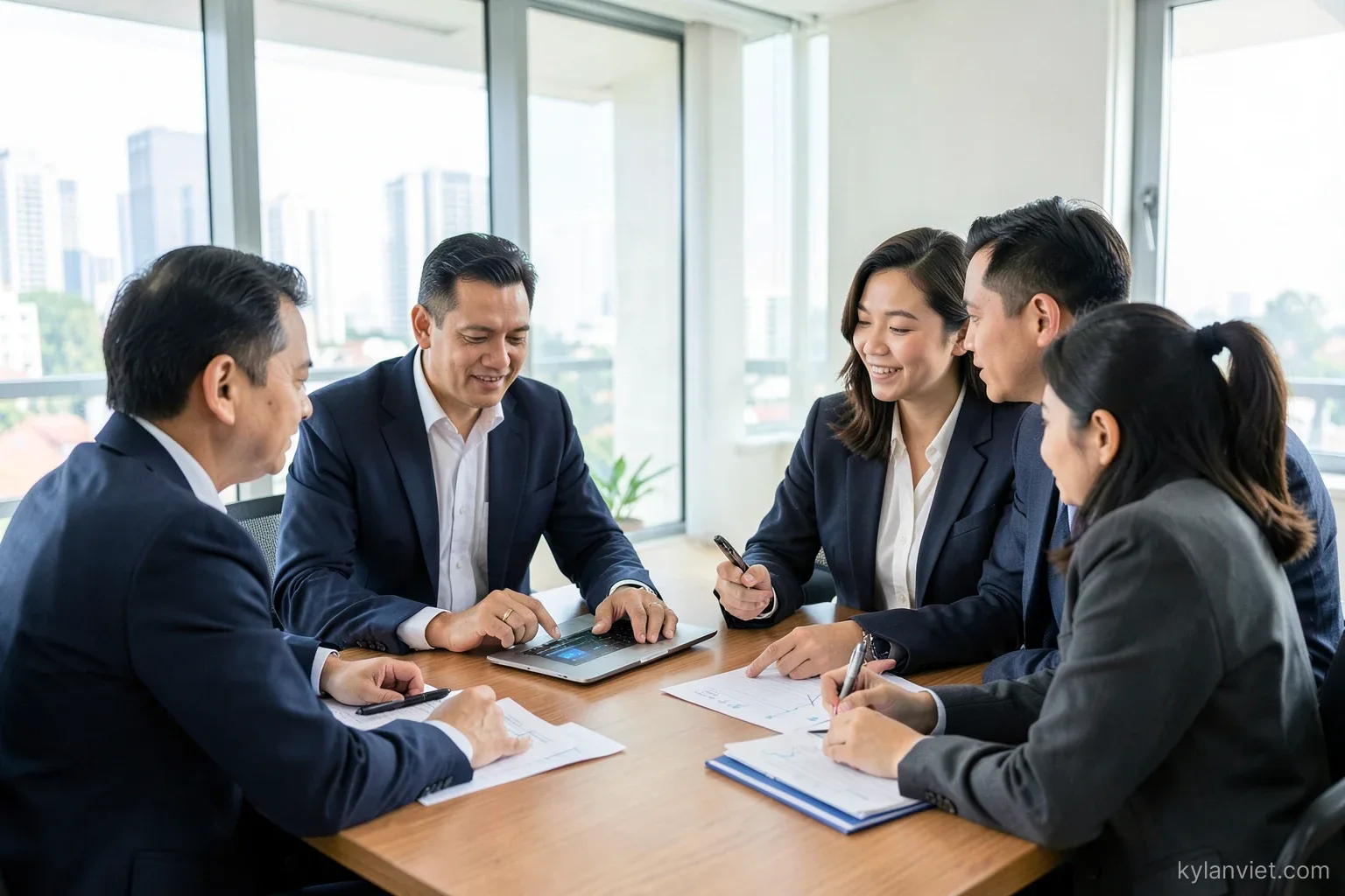 TrungTamGiaoDich.com: Bệ phóng thương hiệu giao dịch và môi giới trong kỷ nguyên số